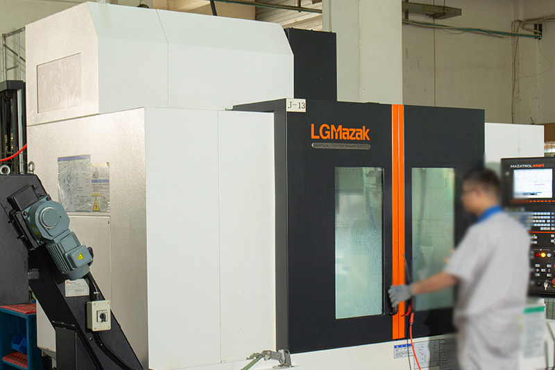 Centro de usinagem vertical mazak